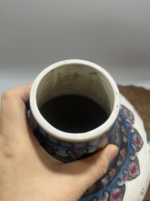 古玩陶瓷粉彩花鳥紋天球瓶真品鑒賞圖