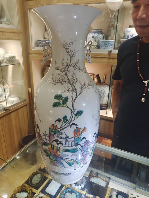 古玩陶瓷粉彩人物故事紋撣瓶真品鑒賞圖