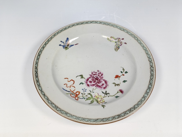 古玩陶瓷清中早蝶戀花粉彩盤真品鑒賞圖