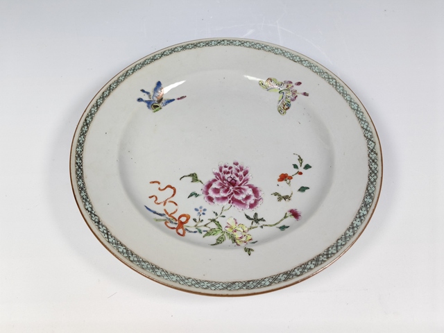 古玩陶瓷清中早蝶戀花粉彩盤真品鑒賞圖