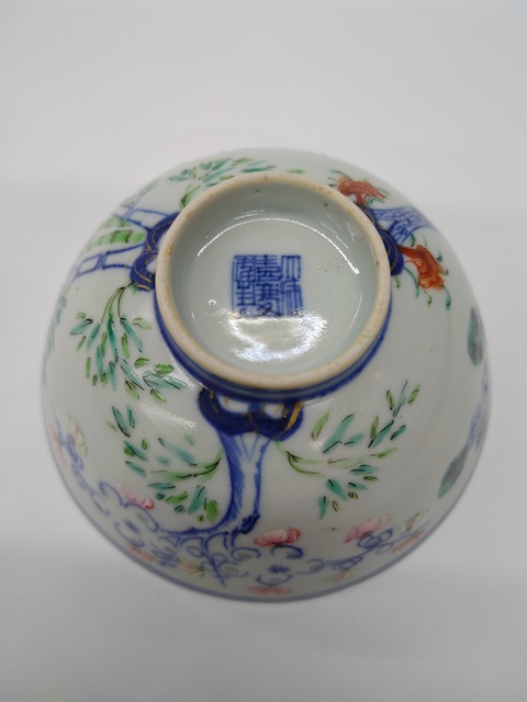 古玩陶瓷嘉慶青花粉彩玲瓏瓷蓋碗真品鑒賞圖