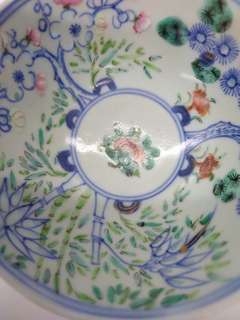 古玩陶瓷嘉慶青花粉彩玲瓏瓷蓋碗真品鑒賞圖