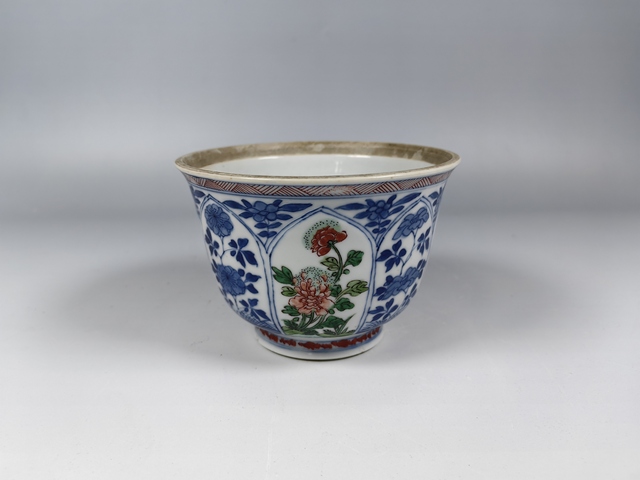 古玩陶瓷康熙青花五彩四季花卉紋蓋盅真品鑒賞圖