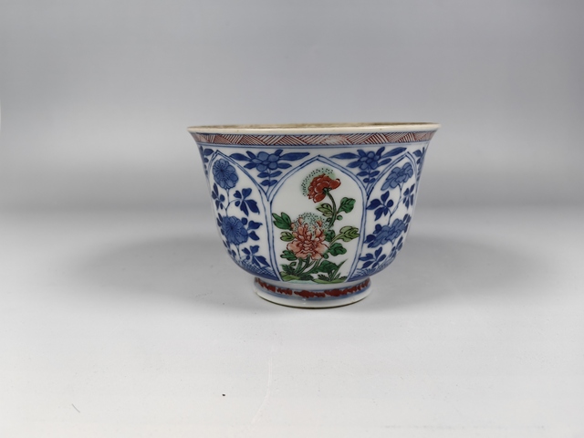 古玩陶瓷康熙青花五彩四季花卉紋蓋盅真品鑒賞圖