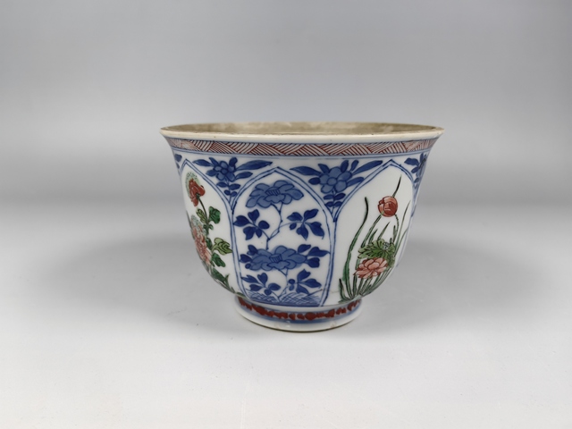 古玩陶瓷康熙青花五彩四季花卉紋蓋盅真品鑒賞圖