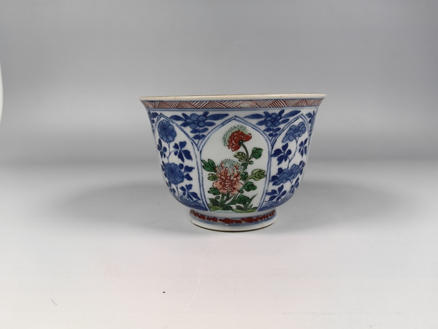 古玩陶瓷康熙青花五彩四季花卉紋蓋盅真品鑒賞圖