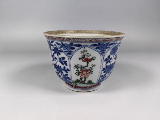 古玩陶瓷康熙青花五彩四季花卉紋蓋盅真品鑒賞圖