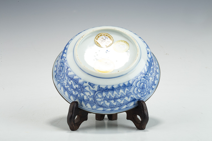 古玩陶瓷清晚·青花纏枝花卉紋蓋碗拍賣，當前價格188元