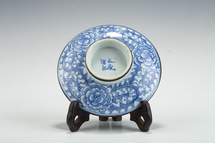古玩陶瓷清晚·青花纏枝花卉紋蓋碗拍賣，當前價格188元