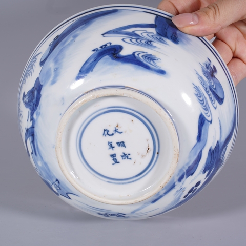 古玩陶瓷人物山水紋青花碗真品鑒賞圖