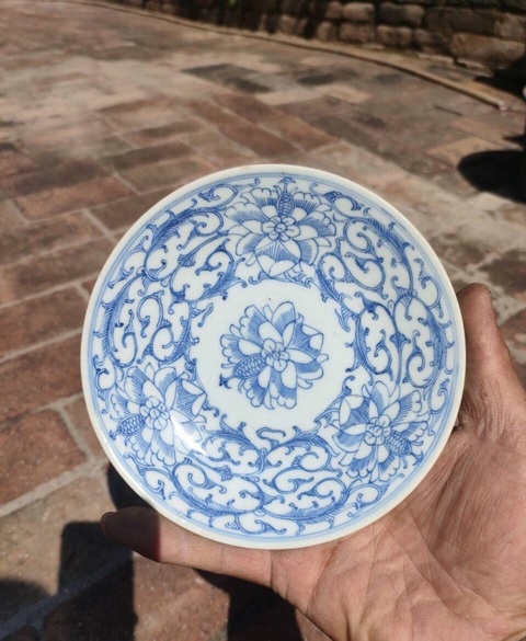 古玩陶瓷青花淡描花卉紋盤真品鑒賞圖
