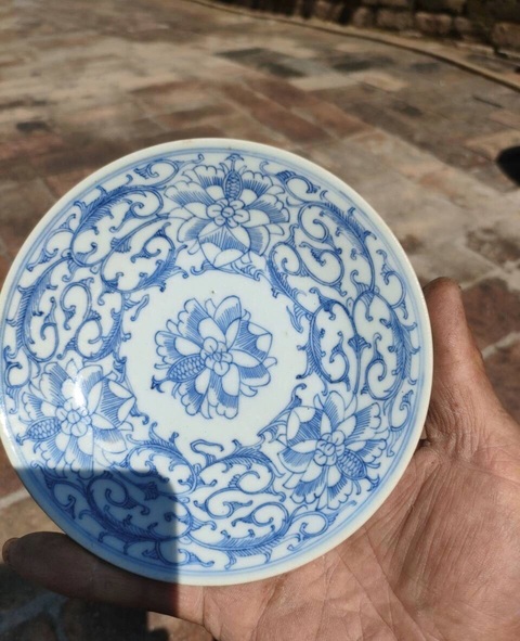 古玩陶瓷青花淡描花卉紋盤真品鑒賞圖
