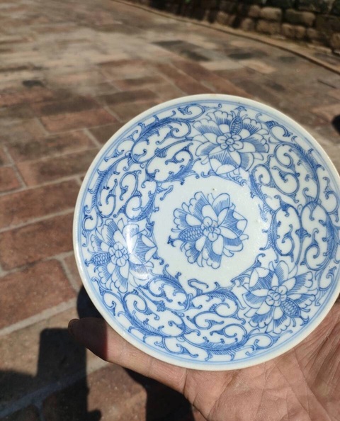 古玩陶瓷青花淡描花卉紋盤真品鑒賞圖