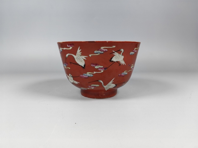 古玩陶瓷民國珊瑚紅釉祥云仙鶴紋粉彩供碗真品鑒賞圖