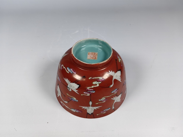 古玩陶瓷民國珊瑚紅釉祥云仙鶴紋粉彩供碗真品鑒賞圖