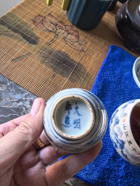 古玩陶瓷青花纏枝花卉紋仰鐘杯真品鑒賞圖