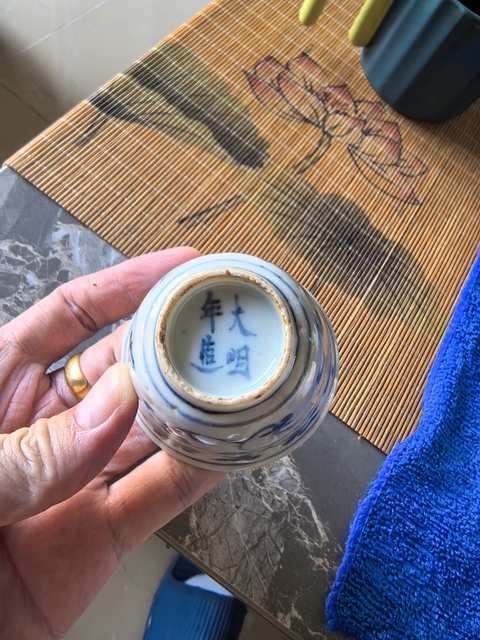 古玩陶瓷青花纏枝花卉紋仰鐘杯真品鑒賞圖