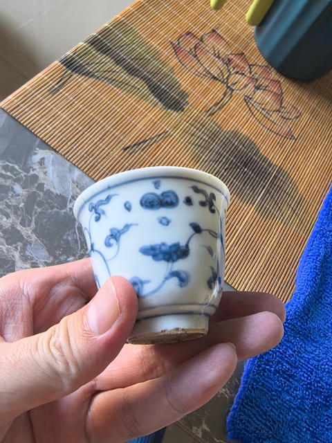 古玩陶瓷青花纏枝花卉紋仰鐘杯真品鑒賞圖