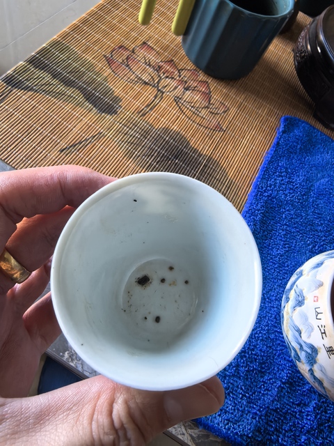 古玩陶瓷青花纏枝花卉紋仰鐘杯真品鑒賞圖