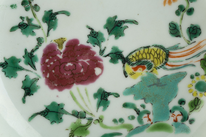 古玩陶瓷清中·粉彩錦雞牡丹紋盤真品鑒賞圖