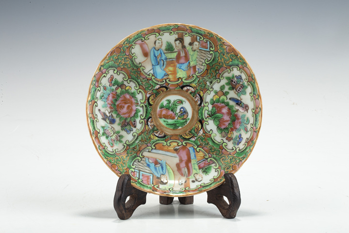 古玩陶瓷清晚·廣彩開(kāi)窗花鳥(niǎo)人物紋花口小盤(pán)
真品鑒賞圖