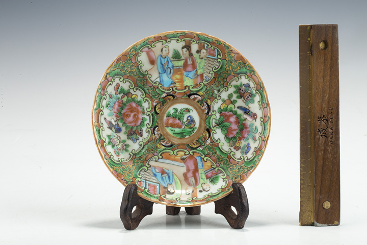 古玩陶瓷清晚·廣彩開(kāi)窗花鳥(niǎo)人物紋花口小盤(pán)
真品鑒賞圖