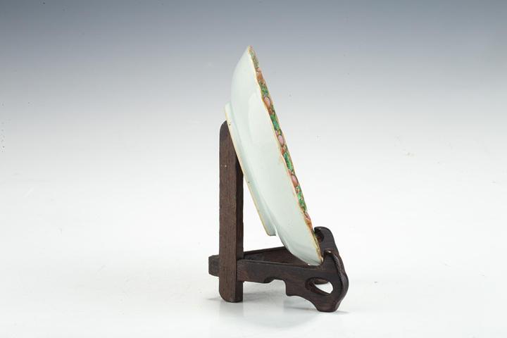 古玩陶瓷清晚·廣彩開(kāi)窗花鳥(niǎo)人物紋花口小盤(pán)
真品鑒賞圖