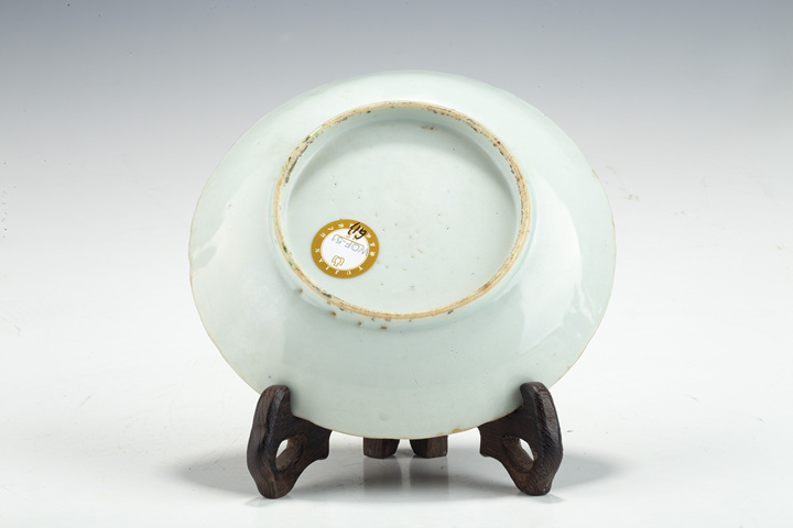 古玩陶瓷清晚·廣彩開(kāi)窗花鳥(niǎo)人物紋花口小盤(pán)
真品鑒賞圖