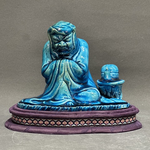 古玩陶瓷孔雀藍釉羅漢塑像真品鑒賞圖