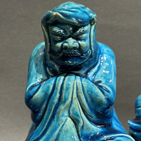 古玩陶瓷孔雀藍釉羅漢塑像真品鑒賞圖