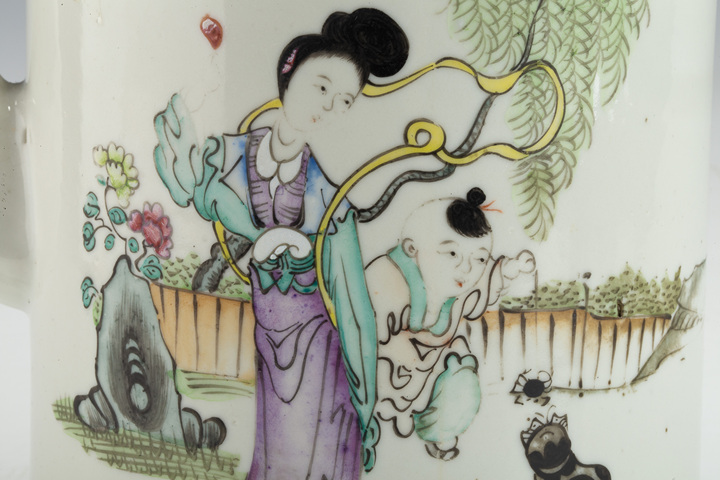 古玩陶瓷民國·粉彩仕女教子圖提梁壺
真品鑒賞圖