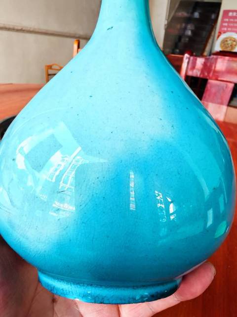 古玩陶瓷孔雀藍釉長頸瓶真品鑒賞圖