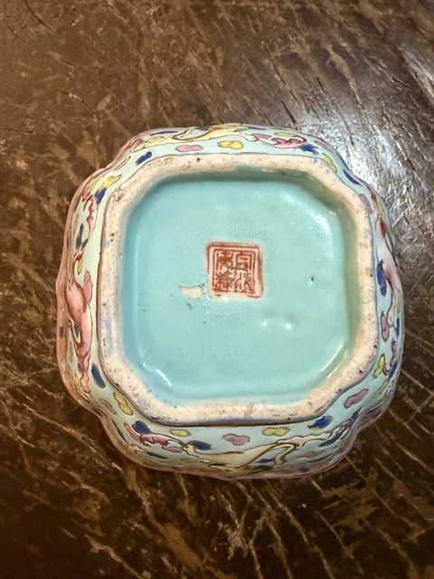 古玩陶瓷龍紋粉彩四方倭角碗真品鑒賞圖