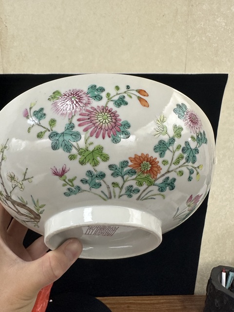 古玩陶瓷清中期粉彩四季花卉紋大碗真品鑒賞圖