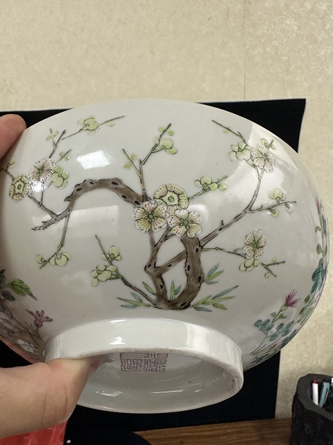 古玩陶瓷清中期粉彩四季花卉紋大碗真品鑒賞圖