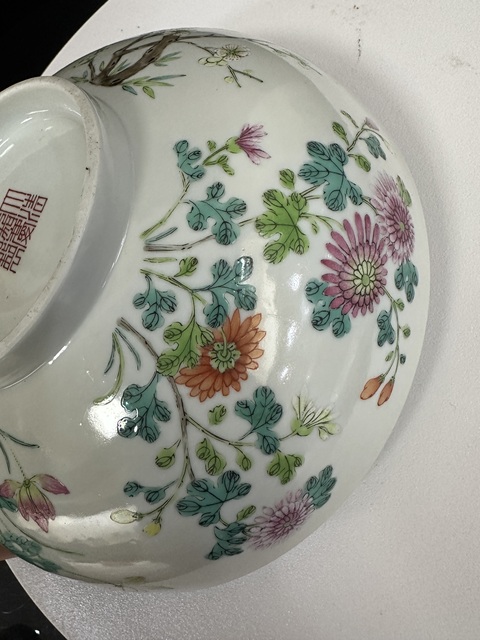 古玩陶瓷清中期粉彩四季花卉紋大碗真品鑒賞圖