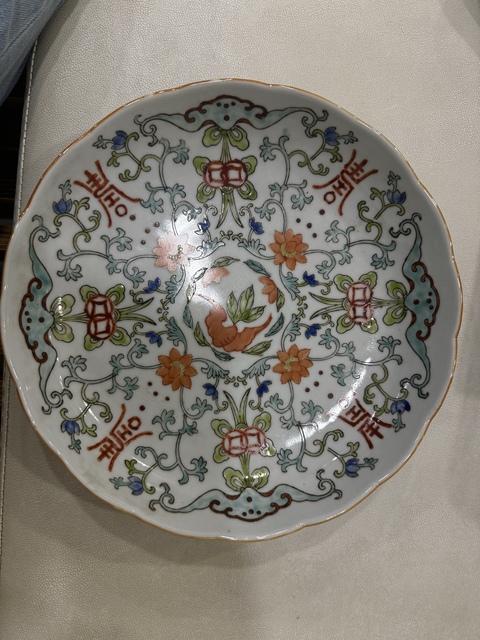 古玩陶瓷花卉壽字紋花口盤真品鑒賞圖