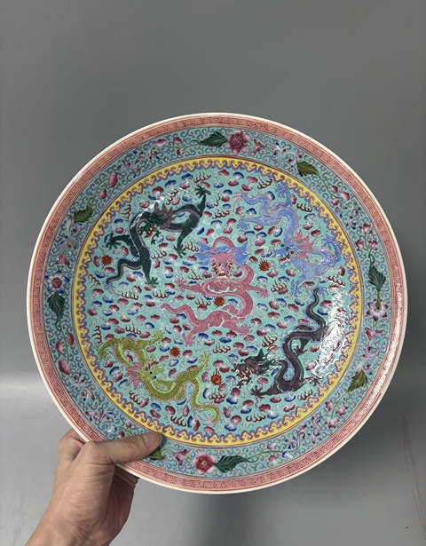 古玩陶瓷民國粉彩五龍紋盤真品鑒賞圖