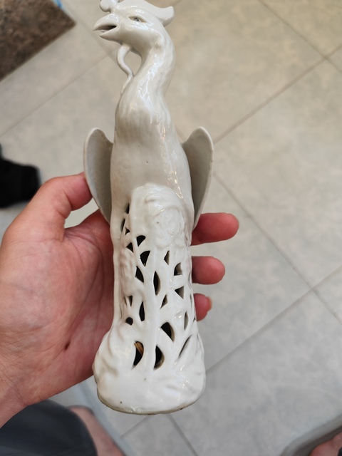 古玩陶瓷白釉瓷孔雀像真品鑒賞圖