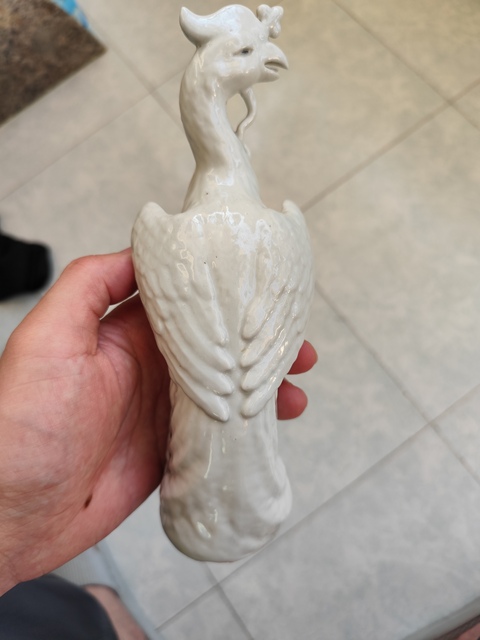 古玩陶瓷白釉瓷孔雀像真品鑒賞圖