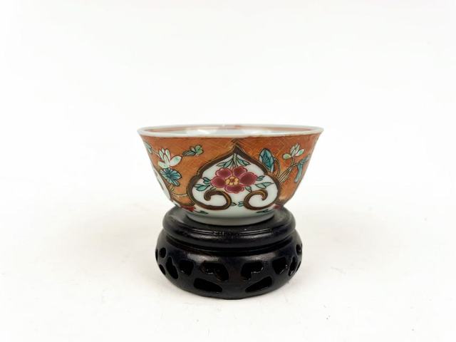 古玩陶瓷清雍正·粉彩開窗如意云頭紋杯真品鑒賞圖