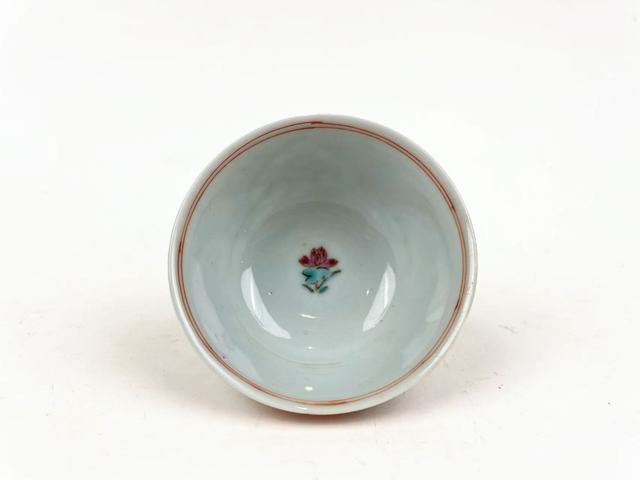 古玩陶瓷清雍正·粉彩開窗如意云頭紋杯真品鑒賞圖