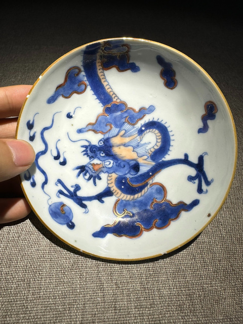 古玩陶瓷青花礬紅龍紋杯碟真品鑒賞圖