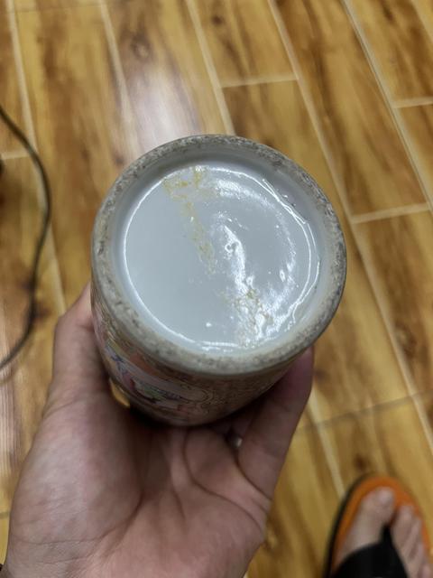 古玩陶瓷人物花鳥蝶紋廣彩瓶真品鑒賞圖
