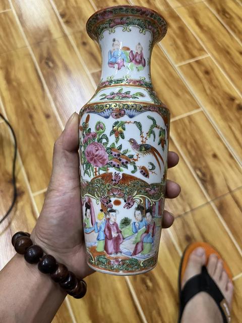 古玩陶瓷人物花鳥蝶紋廣彩瓶真品鑒賞圖