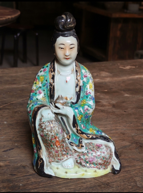 古玩陶瓷粉彩人物塑像真品鑒賞圖