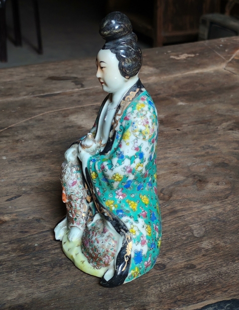 古玩陶瓷粉彩人物塑像真品鑒賞圖