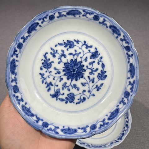 古玩陶瓷青花纏枝花卉紋花口盤真品鑒賞圖