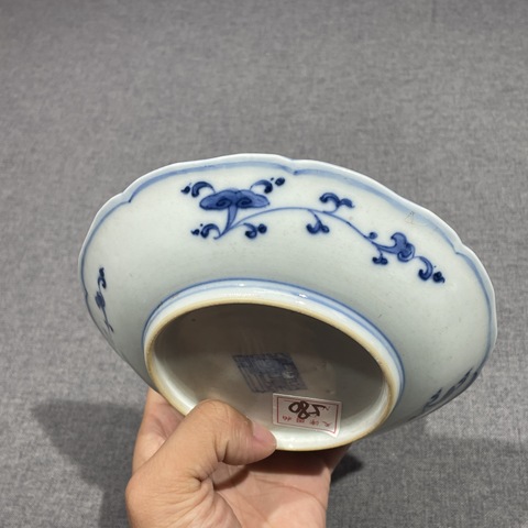 古玩陶瓷青花纏枝花卉紋花口盤真品鑒賞圖