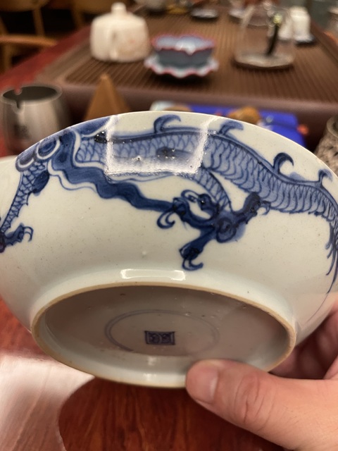 古玩陶瓷過墻龍紋青花盤真品鑒賞圖